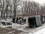 В Ростовской области с трассы сильным ветром сдуло два автобуса, один из которых перевернулся на бок В Ростовской области с трассы сильным ветром сдуло два автобуса, один из которых перевернулся на бок