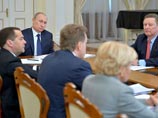 Путин потребовал от правительства исполнять его послание Путин потребовал от правительства исполнять его послание