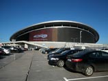 На футбольной арене в Казани начали устанавливать плавательный бассейн На футбольной арене в Казани начали устанавливать плавательный бассейн