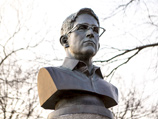 Группа неизвестных художников установила в бруклинском парке Форт Грин в Нью-Йорке памятник бывшему сотруднику американских спецслужб Эдварду Сноудену