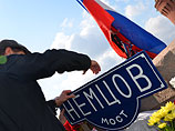 40 дней с момента гибели Немцова отмечают возложением цветов, "Минутой немолчания" и марафоном на "Дожде" 