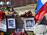 Коммунальщики снова пытались "зачистить" импровизированный мемориал на месте убийства Немцова