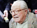 В ответ Жан-Мари Ле Пен в прямом эфире RTL посетовал, что его дочь не защищает свободу слова в партии, и дал понять, что готов с ней поспорить и возглавить партийную фронду В ответ Жан-Мари Ле Пен в прямом эфире RTL посетовал, что его дочь не защищает свободу слова в партии, и дал понять, что готов с ней поспорить и возглавить партийную фронду