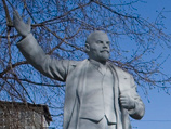 В городе Бузулук Оренбургской области неизвестные разрушили памятник Владимиру Ленину