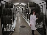 Управделами президента обещает производить больше вина на крымской "Массандре" 