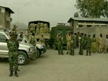 Представитель властей провинции сообщил, что к лагерю была приставлена вооруженная охрана, однако она сбежала, столкнувшись с превосходящими силами нападавших