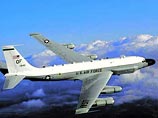 "Самолет США RC-135U летел рутинным маршрутом в международном воздушном пространстве и был перехвачен русским Су-27 в небезопасной и непрофессиональной манере", - заявила официальный представитель Минобороны Айлин Лайнез