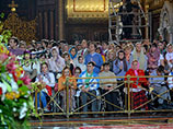 В обращении Путина к православным говорится: "Великий праздник Пасхи дарит миллионам верующих радость, надежду, приобщает их к духовным истокам и отеческим традициям"
