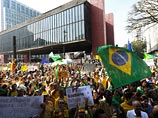 В воскресенье, 12 апреля, около 700 тысяч человек вышли на акции протеста, которые прошли в 24 из 26 штатов Бразилии, а также в столичном округе Бразилиа