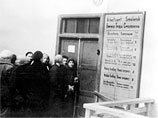 В начале марта смоленскую журналистку Полину Петрусеву оштрафовали по той же административной статье за публикацию архивного снимка, сделанного во дворе ее дома во время оккупации Смоленска немецко-фашистскими войсками и взятого из открытого источника В начале марта смоленскую журналистку Полину Петрусеву оштрафовали по той же административной статье за публикацию архивного снимка, сделанного во дворе ее дома во время оккупации Смоленска немецко-фашистскими войсками и взятого из открытого источника