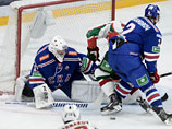 Хоккеисты казанского "Ак Барса" нанесли гостевое поражение петербургскому СКА в третьем финальном матче плей-офф Континентальной хоккейной лиги, сократив отставание в серии до счета 1-2