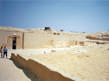 В 20 километрах от Каира российские археологи раскопали "белые стены" древней египетской столицы