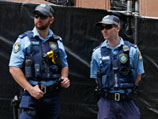 В свою очередь, австралийская полиция подтвердила связь между задержанием британского подростка и арестом пятерых австралийцев, готовивших теракт в ходе торжественных мероприятий в Мельбурне