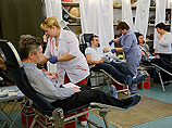 В День донора крови фонд "Подари жизнь" провел выездную акцию, в рамках которой десятки россиян сдали кровь для больных детей
