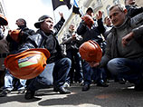 В Киеве проходит митинг шахтеров: несколько тысяч работников угольной промышленности из разных профсоюзов собрались в среду возле здания администрации президента Украины на Банковой улице