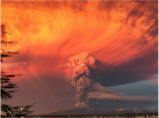 Вулкан Кальбуко в Чили выбросил пепел на высоту 20 км, объявлен высший уровень опасности