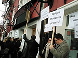 Часть сотрудников "Таганки" вышли на пикет против закрытия театра на ремонт