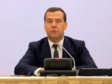 Прогноз социально-экономического развития страны на ближайшие три года должен учитывать все неблагоприятные экономические факторы, заявил премьер-министр РФ Дмитрий Медведев