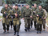 Глава самопровозглашенной "Донецкой народной республики" (ДНР) Александр Захарченко заявил о возврате тяжелых орудий на позиции