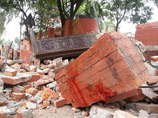 Землетрясение в Непале разрушило дома, число погибших приближается к тысяче