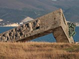 Прокуратура возбудила административные дела против девушек, танцевавших у мемориала "Малая земля" Прокуратура возбудила административные дела против девушек, танцевавших у мемориала "Малая земля"