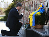 Президент Украины Петр Порошенко посетил в воскресенье Чернобыльскую АЭС по случаю 29-й годовщины аварии на этой атомной станции. Он возложил цветы к памятнику героям Чернобыля и пообщался с работниками ЧАЭС