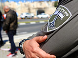 Израильские полицейские подрались с солдатом, пытавшимся проехать на велосипеде через оцепление (ВИДЕО)