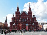 Отметим, что здание Исторического музея в настоящий момент украшено огромными копиями ордена "Победа" и ордена Отечественной войны Отметим, что здание Исторического музея в настоящий момент украшено огромными копиями ордена "Победа" и ордена Отечественной войны
