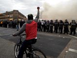Фредди Грэй наносил себе травмы в полицейском фургоне, заявил его "попутчик" Фредди Грэй наносил себе травмы в полицейском фургоне, заявил его "попутчик"