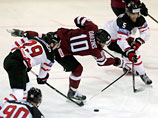 В стартовом матче чемпионата мира хоккеисты Канады разгромили Латвию 