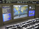 Российский космонавт Геннадий Падалка, находясь на борту МКС, сумел сфотографировать в ночь на 30 апреля пролетающий в 170 км ниже станции аварийный грузовой корабль "Прогресс М-27М" и передал полученные снимки в Центр управления полетами
