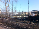 Пожар, вспыхнувший в воскресенье днем в поселке Фоминское Свердловской области, где пламя с горящей травы перекинулось на дома, потушен
