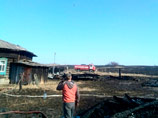 Дома в свердловском поселке, загоревшиеся вслед за травой, потушили