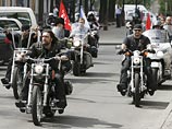 В Германии "Ночных волков" и сопровождавших их дипломатов остановили под Мюнхеном В Германии "Ночных волков" и сопровождавших их дипломатов остановили под Мюнхеном