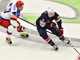Сборная России проиграла команде США в третьем матче предварительного раунда чемпионата мира по хоккею в Чехии. Встреча группы В, прошедшая в Остраве, завершилась со счетом 2:4 в пользу звездно-полосатых