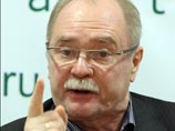 Телевизионщики вырезали из "Мастера и Маргариты" сцену гибели Берлиоза. Режиссер возмущен Телевизионщики вырезали из "Мастера и Маргариты" сцену гибели Берлиоза. Режиссер возмущен
