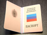"Врученный документ, удостоверяющий личность, выполнен согласно всем требованиям международного права", - сообщил в ходе церемонии вручения заместитель министра внутренних дел ЛНР Игорь Марков "Врученный документ, удостоверяющий личность, выполнен согласно всем требованиям международного права", - сообщил в ходе церемонии вручения заместитель министра внутренних дел ЛНР Игорь Марков