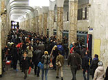 В московском метро остановлено движение поездов от "Орехово" до "Новокузнецкой" из-за падения человека В московском метро остановлено движение поездов от "Орехово" до "Новокузнецкой" из-за падения человека