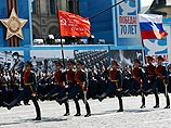 На Красную площадь под песню "Священная война" вынесли знамя Победы