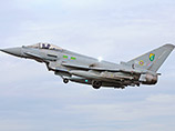 Истребители "Typhoon" королевских воздушных сил Великобритании были подняты на перехват двух российских бомбардировщиков