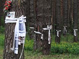 Во время церемонии в историко-мемориальном заповеднике "Быковнянские могилы" он заявил, что эти структуры "перенимали преступный опыт друг у друга", а "чума" не зависит от цвета, будь она красной или коричневой Во время церемонии в историко-мемориальном заповеднике "Быковнянские могилы" он заявил, что эти структуры "перенимали преступный опыт друг у друга", а "чума" не зависит от цвета, будь она красной или коричневой