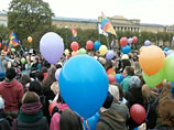 В Петербурге в день памяти жертв СПИДа прошел ЛГБТ-флешмоб, собравший около 300 человек
