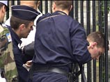 Правоохранительные органы Франции в понедельник, 18 мая, задержали девять человек, подозреваемых в ограблении кортежа одного из представителей правящей семьи Саудовской Аравии летом прошлого года Правоохранительные органы Франции в понедельник, 18 мая, задержали девять человек, подозреваемых в ограблении кортежа одного из представителей правящей семьи Саудовской Аравии летом прошлого года