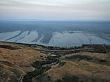 Разрыв трубопровода неподалеку от Санта-Барбары (Калифорния, США) привел к разливу не менее 80 тысяч литров нефти, большая часть нефтепродуктов попала в океан и толстым слоем распределилась вдоль берега