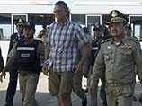 Между тем камбоджийская пресса раскрывает подробности задержания и депортации Сергей Полонского. Как пишет The Cambodia Daily, власти страны депортировали бизнесмена из-за отсутствия у него на руках действительного загранпаспорта