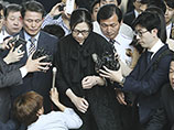 30 декабря Чо Хён-аа была арестована по обвинению в нарушении правил безопасности на борту за задержку вылета, а также в оскорблении персонала и препятствовании исполнению служебных обязанностей бортпроводников