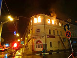 В Подмосковье в Сергиевом Посаде сгорело торгово-офисное здание напротив Сергиевой Лавры, площадь пожара превысила 4000 кв. м