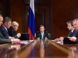 Премьер-министр РФ Дмитрий Медведев подверг резкой критике качество обслуживания в гостиницах Крыма. Он потребовал стимулировать развитие туристического бизнеса и существенно повысить уровень сервиса