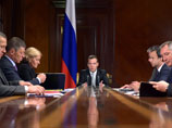 Премьер-министр РФ Дмитрий Медведев подверг резкой критике качество обслуживания в гостиницах Крыма. Он потребовал стимулировать развитие туристического бизнеса и существенно повысить уровень сервиса Премьер-министр РФ Дмитрий Медведев подверг резкой критике качество обслуживания в гостиницах Крыма. Он потребовал стимулировать развитие туристического бизнеса и существенно повысить уровень сервиса