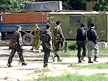 Бандиты тяжело ранили одного из военнослужащих, однако второй успел открыть огонь и застрелил двоих нападавших Бандиты тяжело ранили одного из военнослужащих, однако второй успел открыть огонь и застрелил двоих нападавших